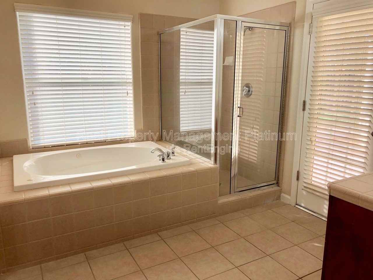 546 Everglade Ave - Photo 7 of 11