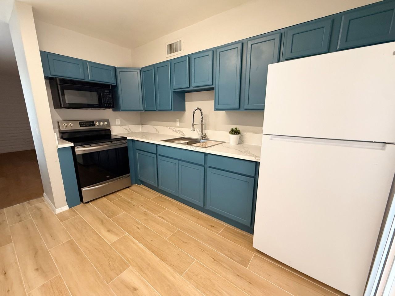 1122 S Mcclintock Dr #A - Photo 7 of 14