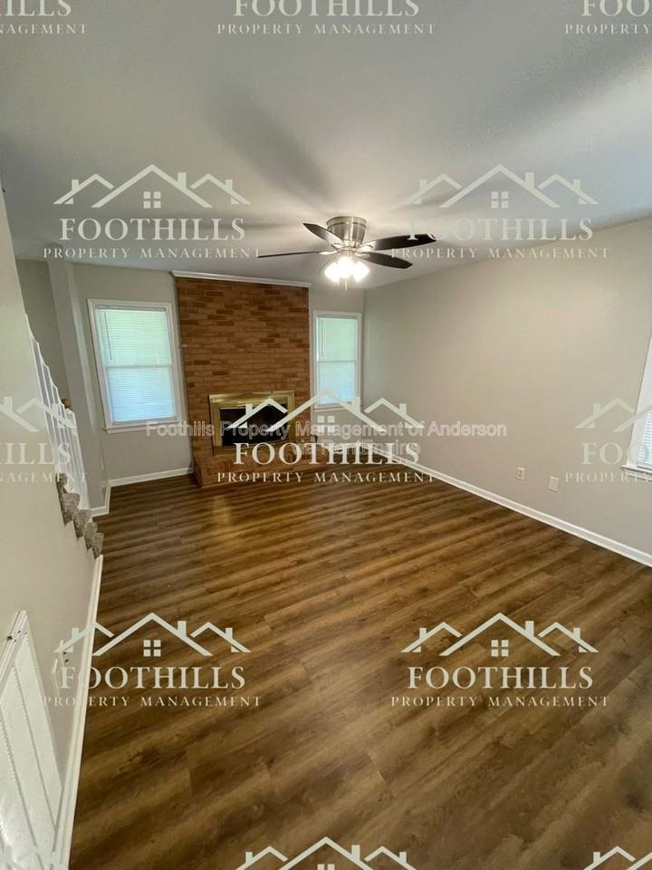 214 Keithwood Dr - Photo 4 of 23