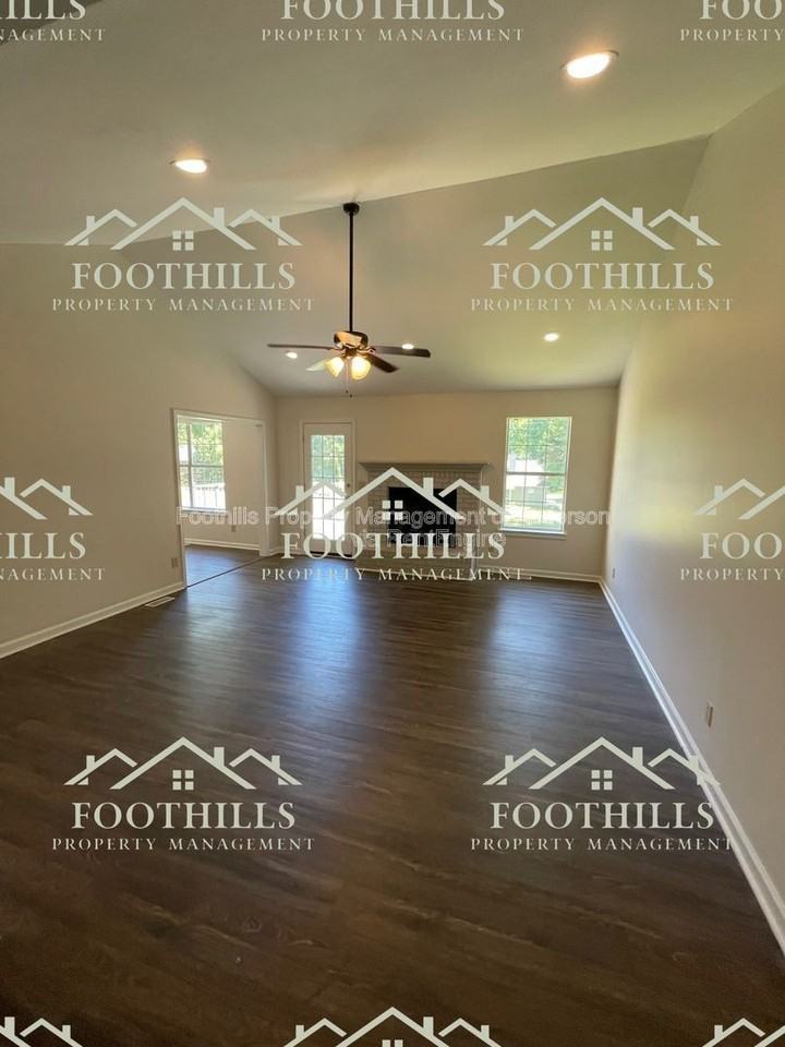 3109 Pinehurst Ln - Photo 3 of 12