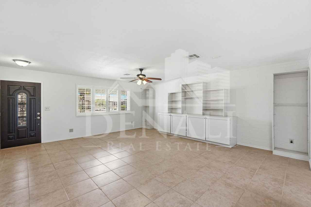 10747 W Hope Dr - Photo 6 of 33