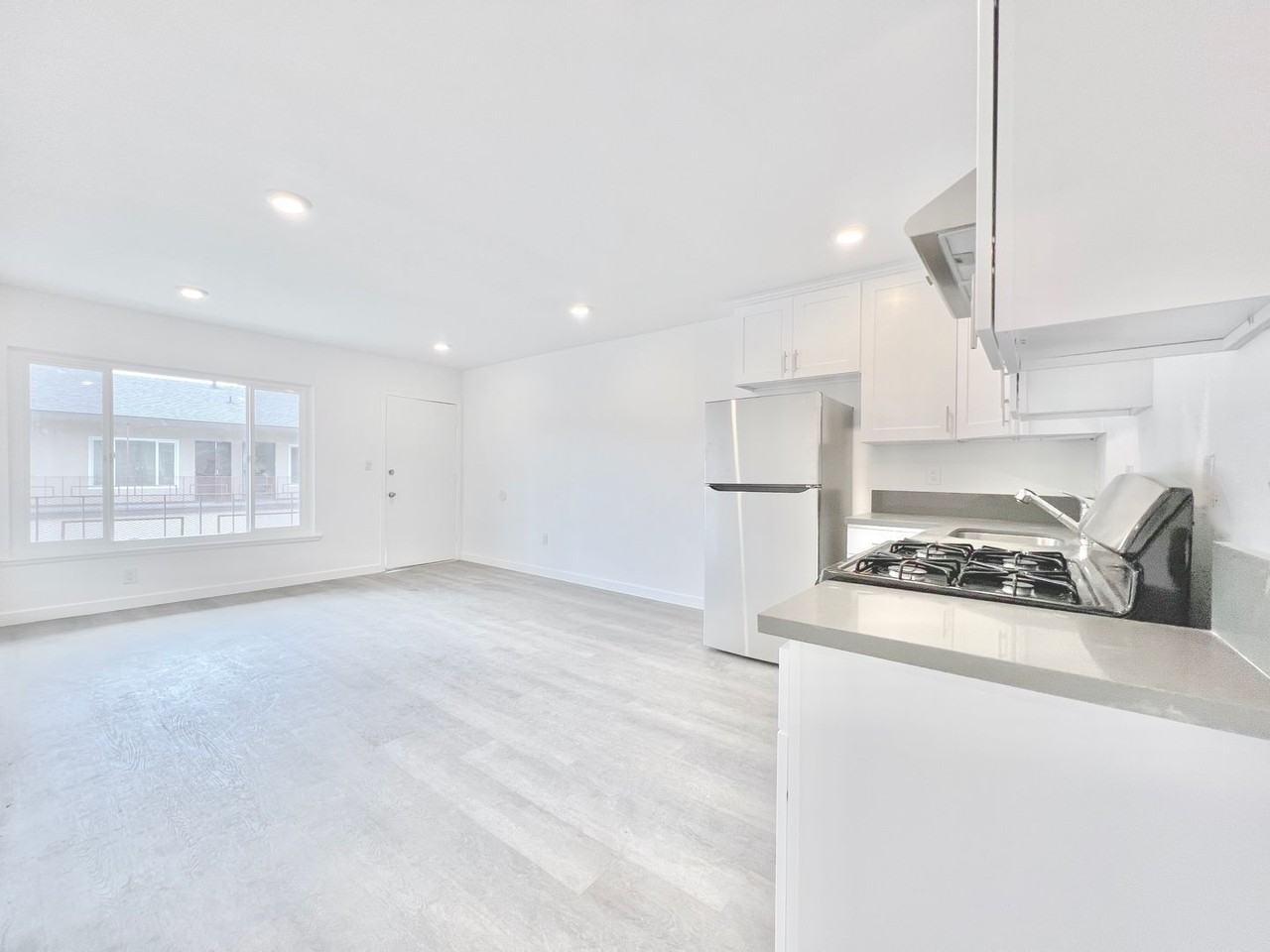 3930 Nicolet Ave #15 - Photo 5 of 13