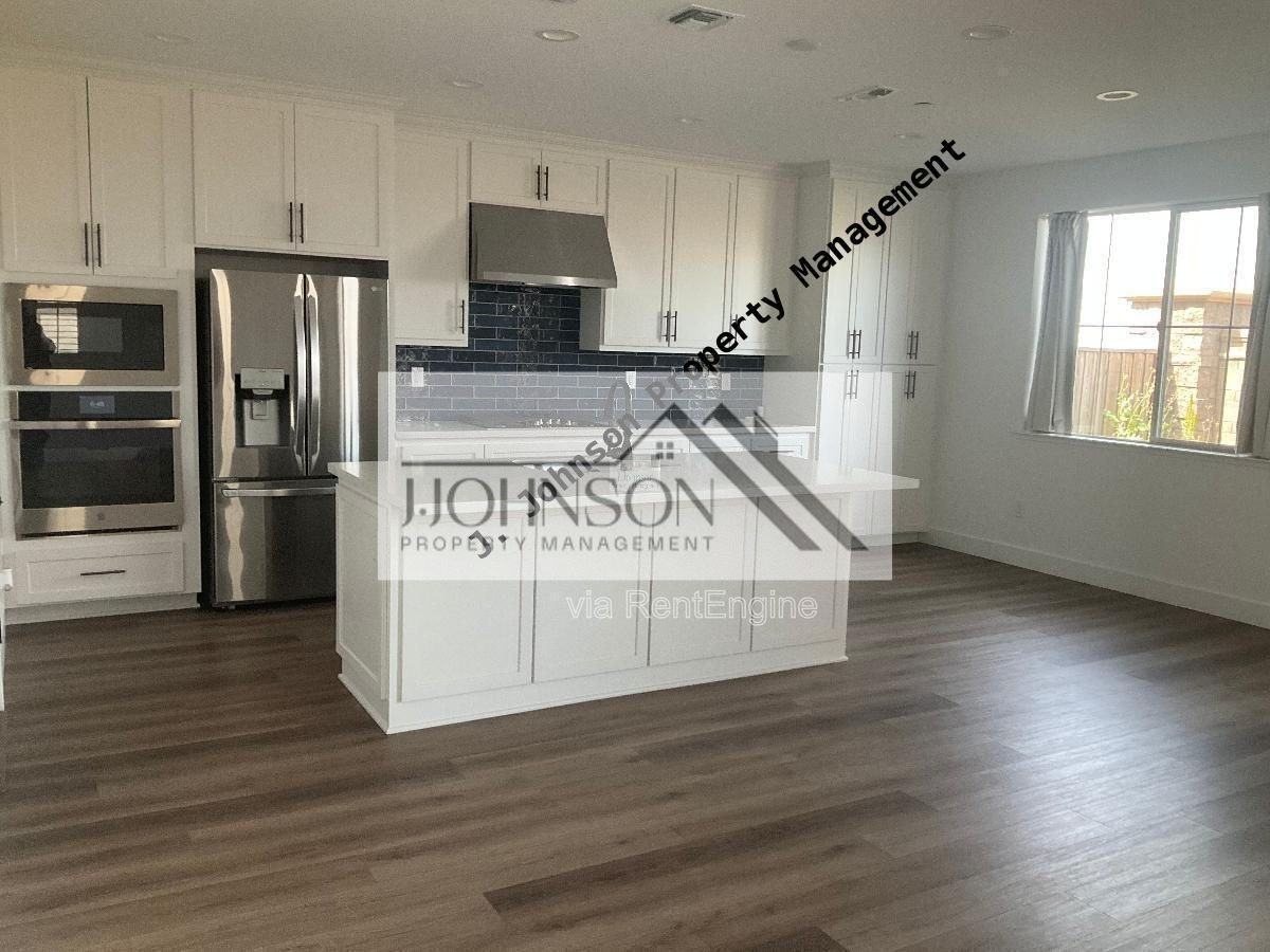 49 W Piazza St - Photo 2 of 10