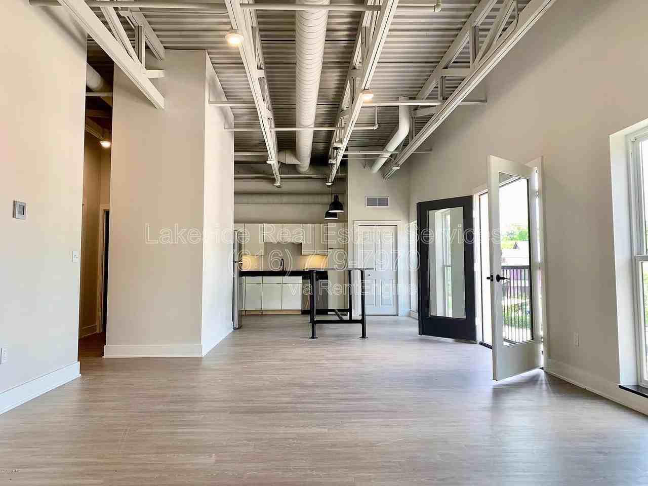708 Wealthy St Se #H - Photo 4 of 29