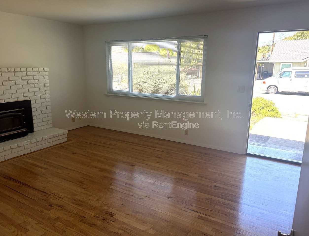 4610 Garnet St - Photo 3 of 14
