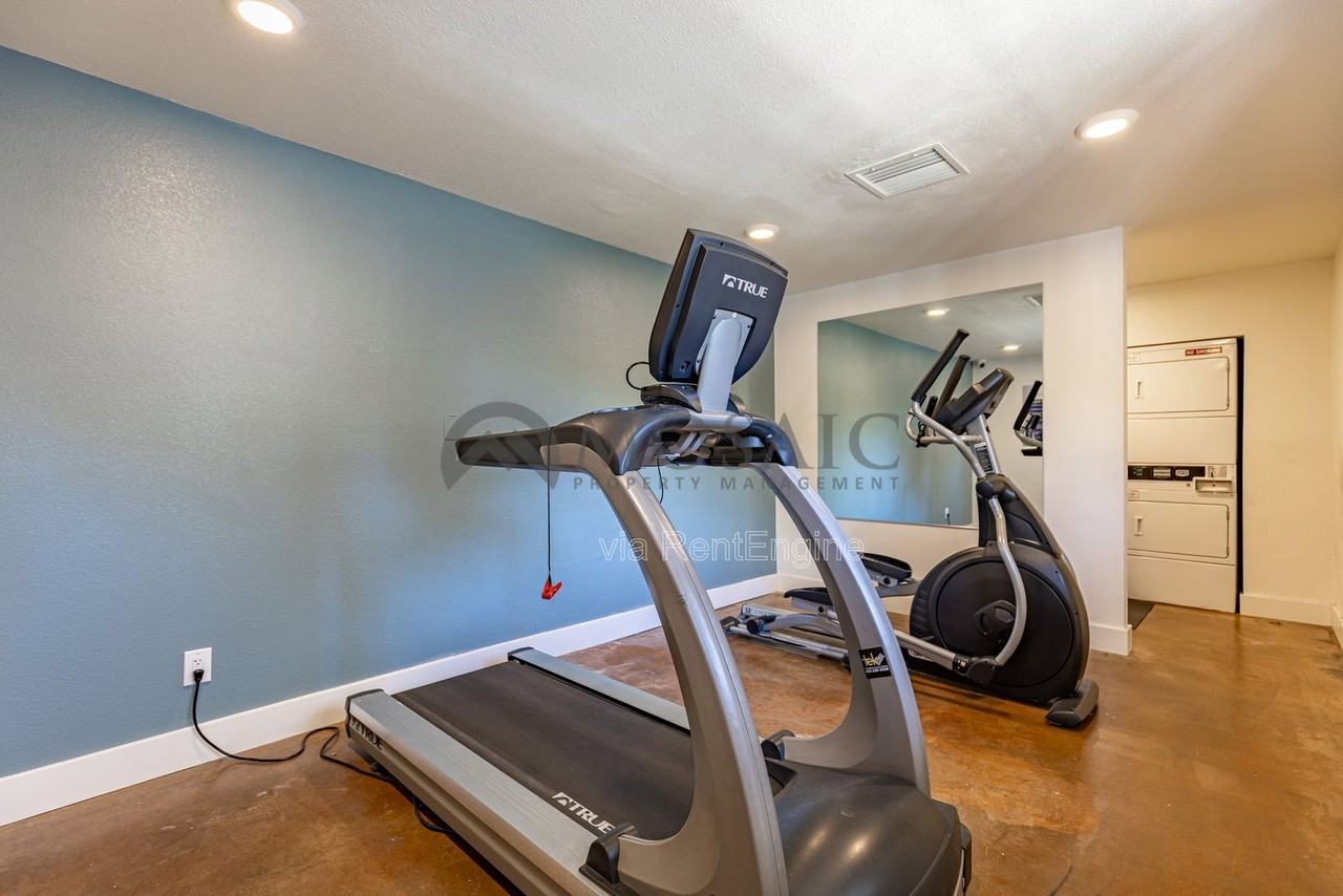 1818 N 40th St #215 - Photo 7 of 9