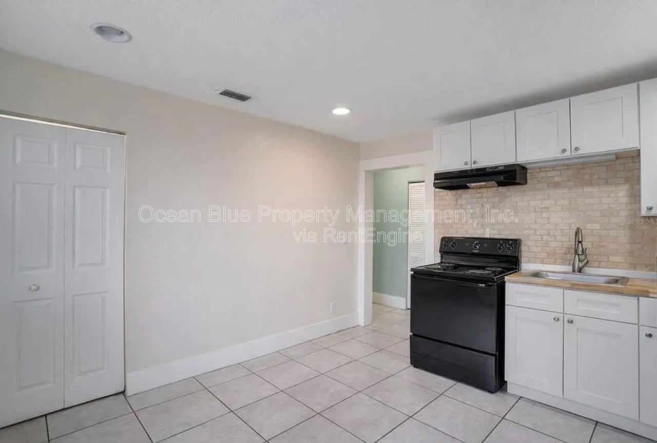 316 W Columbus Dr #B1 - Photo 2 of 5