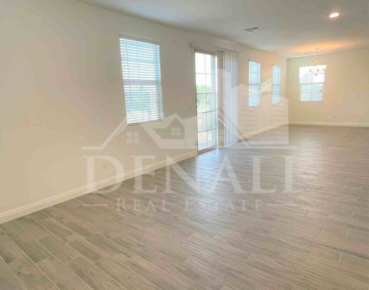 242 N Sunrise - Photo 4 of 28