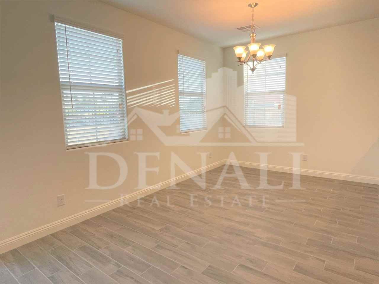 242 N Sunrise - Photo 5 of 28