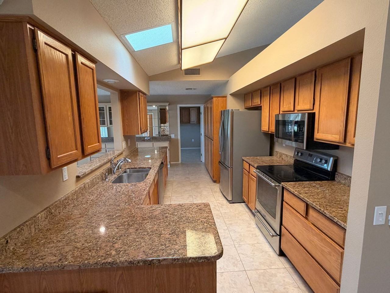 14607 W Yosemite Dr - Photo 4 of 31