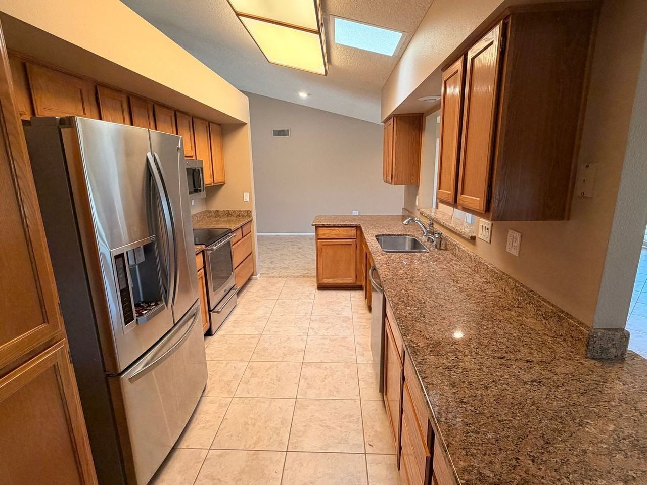 14607 W Yosemite Dr - Photo 5 of 31