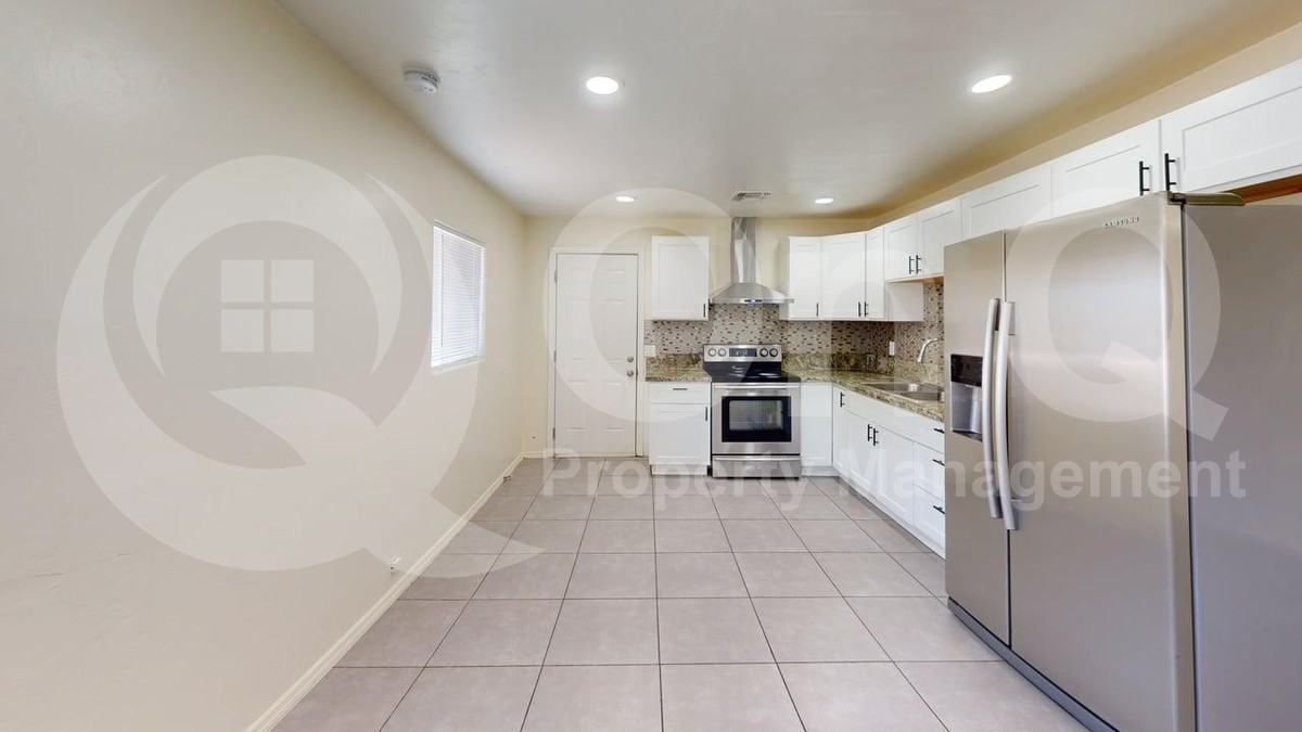 3917 S Liberty Ave - Photo 5 of 12