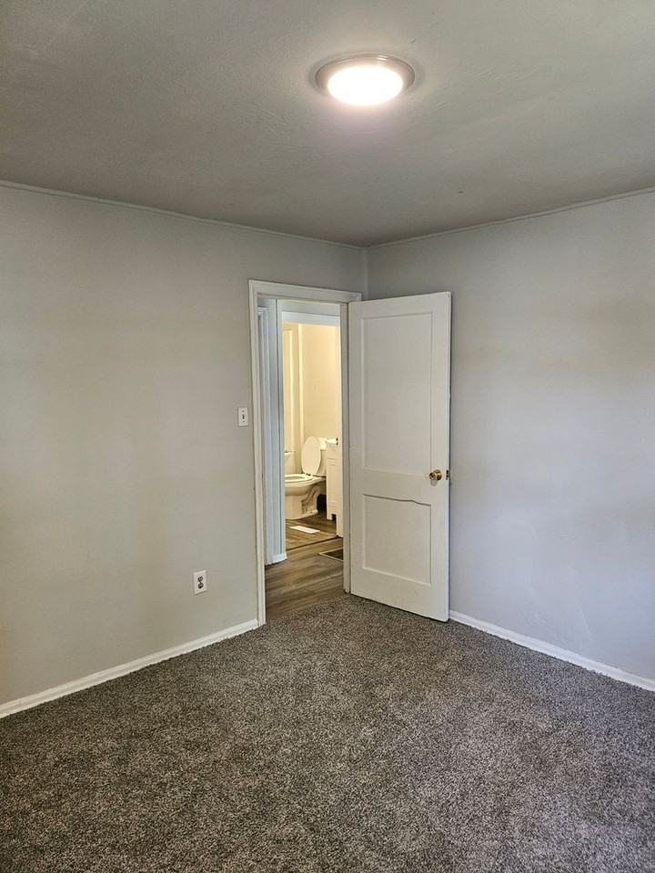 1609 Rheinhardt Ave - Photo 2 of 9
