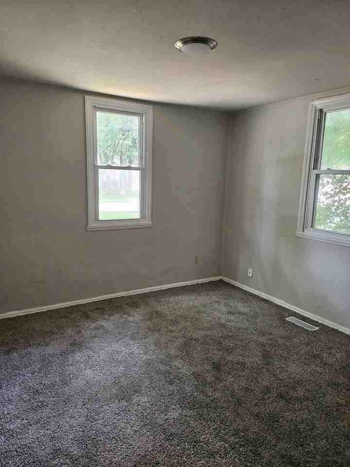 1609 Rheinhardt Ave - Photo 4 of 9