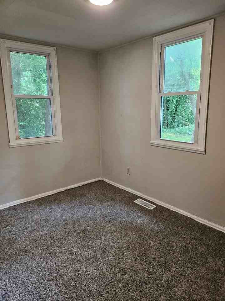 1609 Rheinhardt Ave - Photo 5 of 9