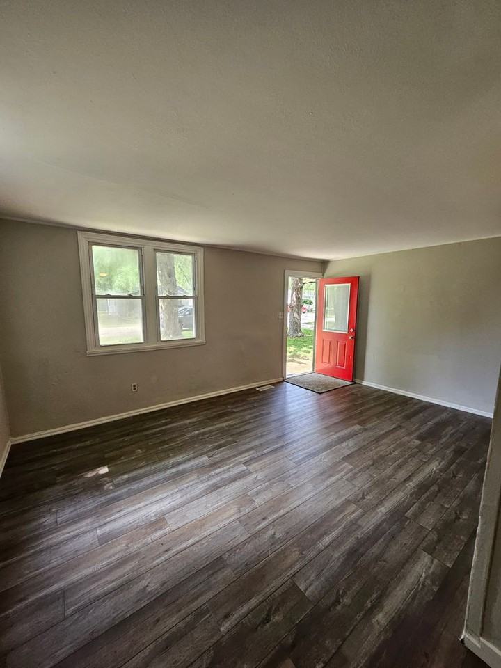 1609 Rheinhardt Ave - Photo 6 of 9