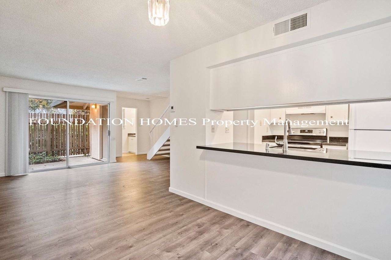 67 Roundtree Blvd - Photo 2 of 17
