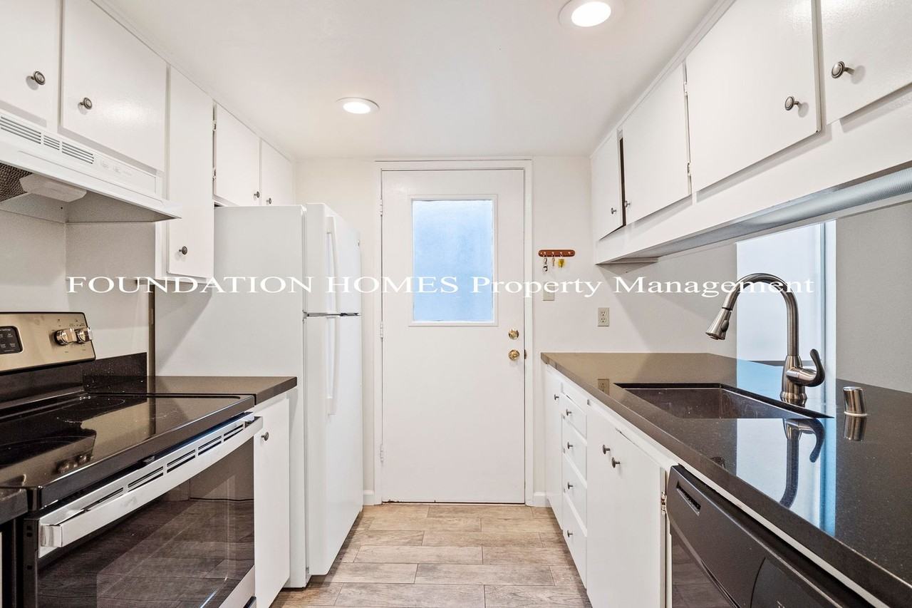 67 Roundtree Blvd - Photo 3 of 17