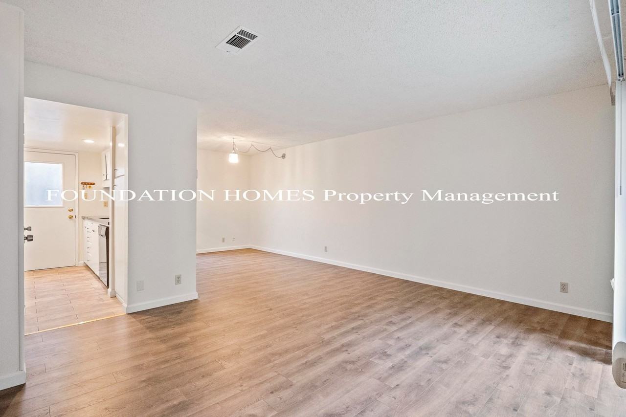 67 Roundtree Blvd - Photo 4 of 17