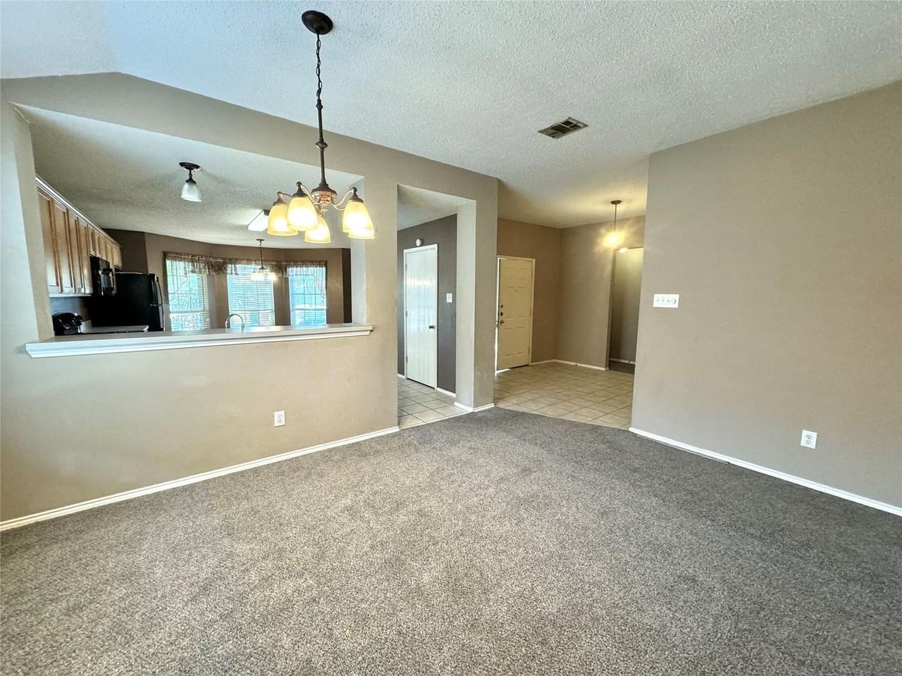 1012 Margaret Dr - Photo 5 of 12
