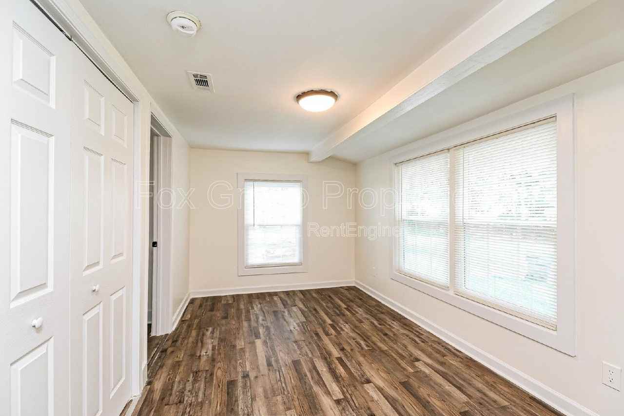 709 S Davis Ave - Photo 5 of 17