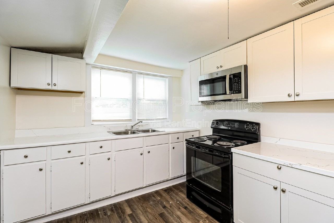 709 S Davis Ave - Photo 6 of 17