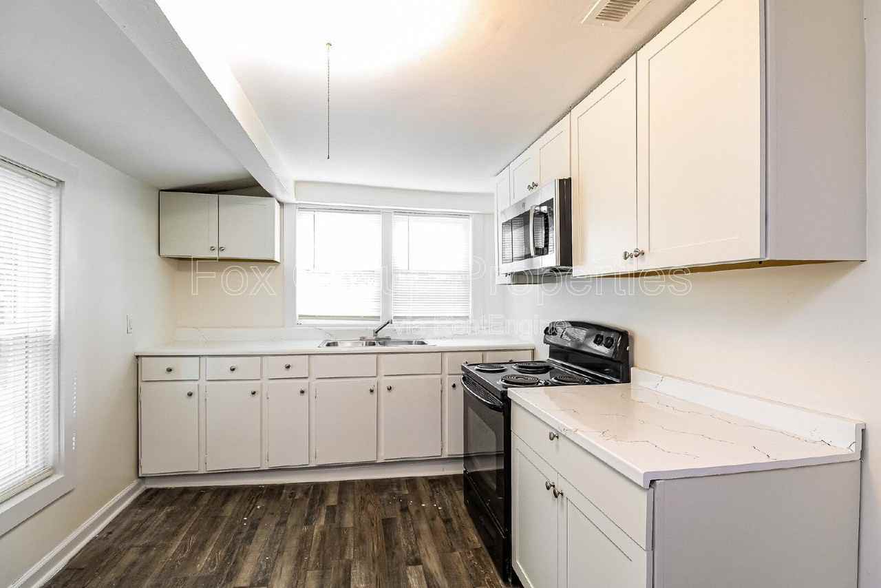 709 S Davis Ave - Photo 7 of 17