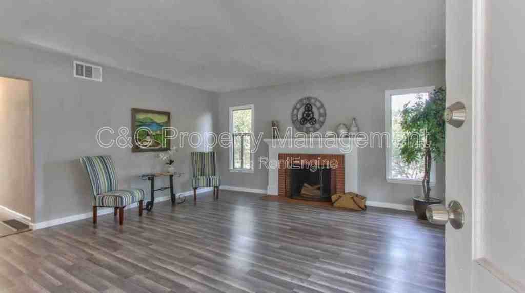 1420 Munras Ave #A - Photo 4 of 20