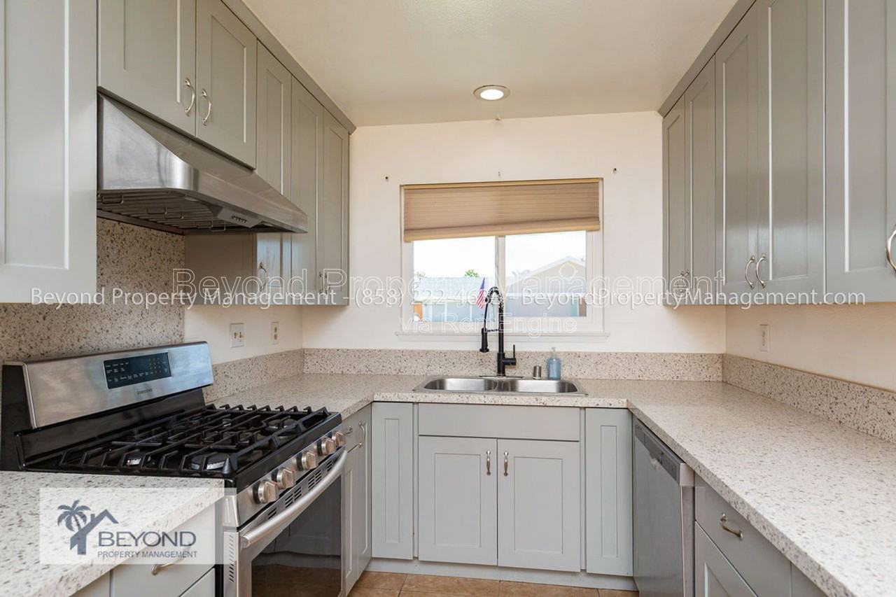 6522 Cheames Way - Photo 6 of 23