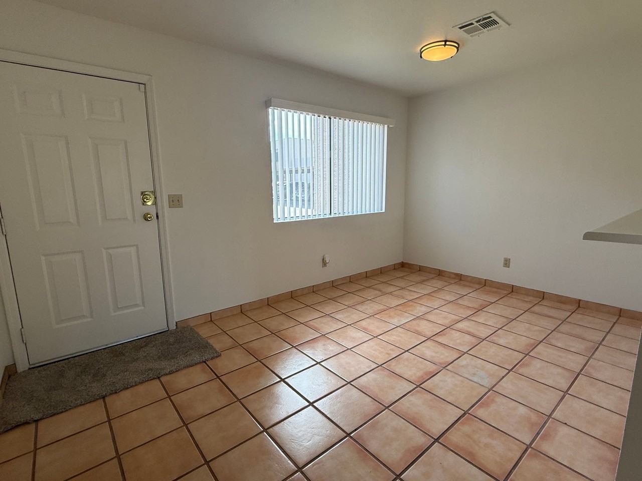 611 W 13th St - Photo 2 of 29