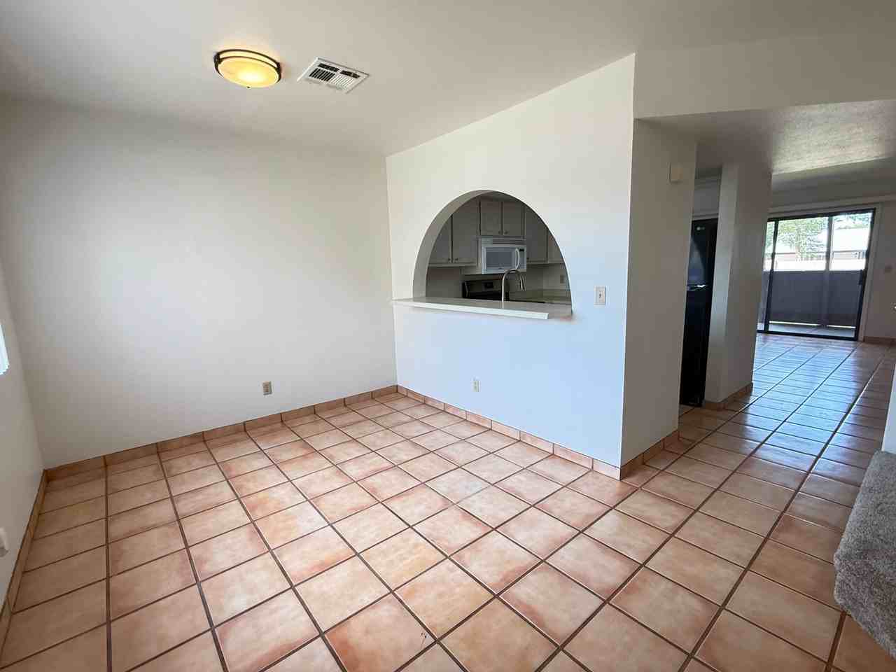 611 W 13th St - Photo 3 of 29