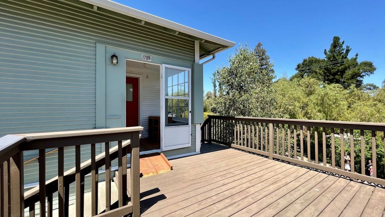1705 Santa Rosa St - Photo 2 of 22