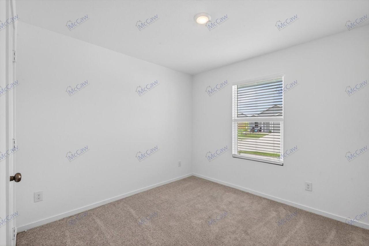 639 Montclair Ave - Photo 6 of 17