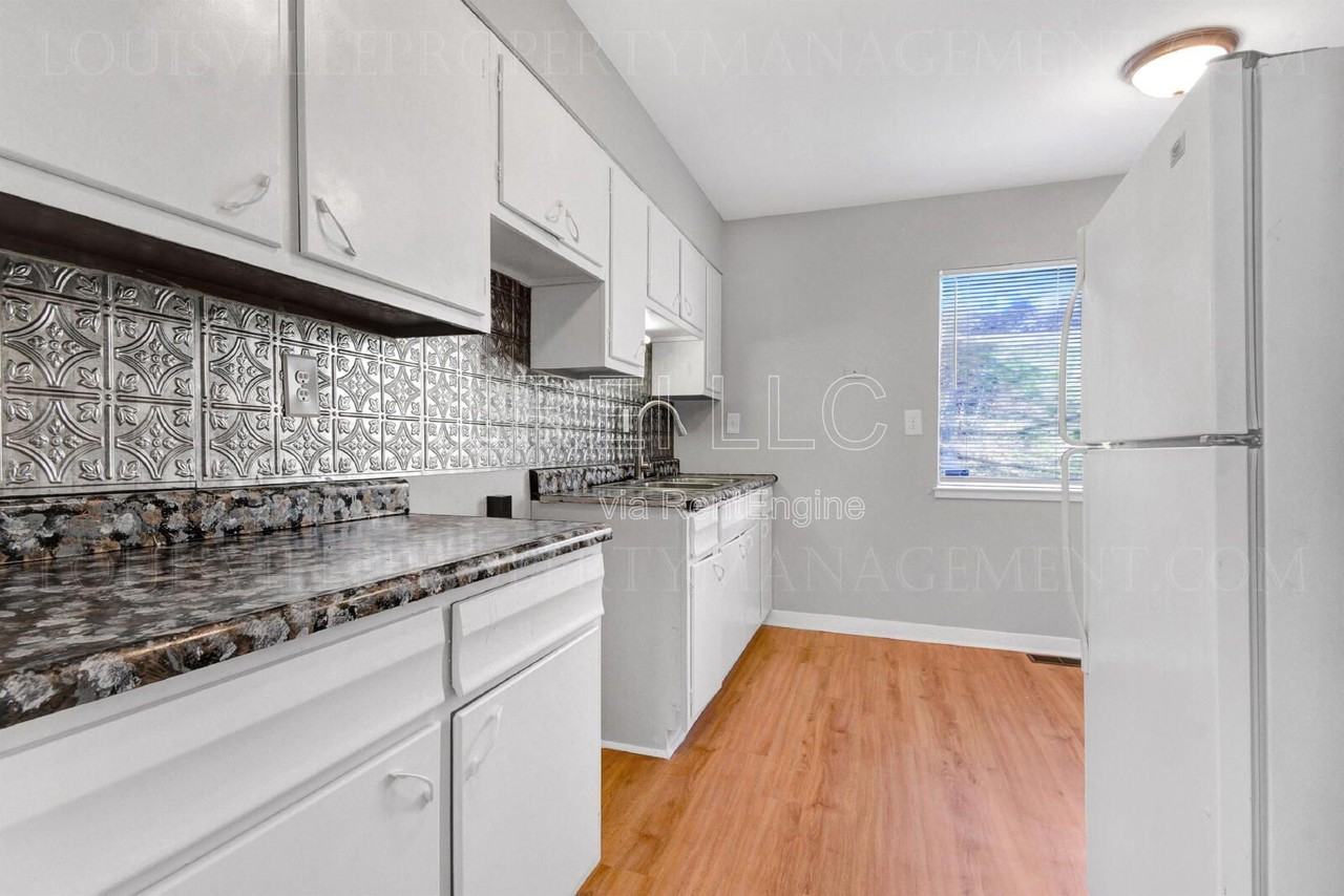 2421 Lindsay Ave #1 - Photo 3 of 16