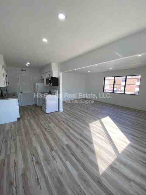 17 Kensington Heights Rd #C - Photo 4 of 14
