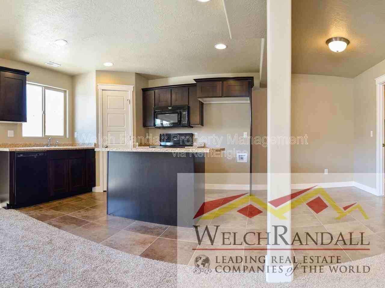 2433 Wellington Ave - Photo 3 of 20