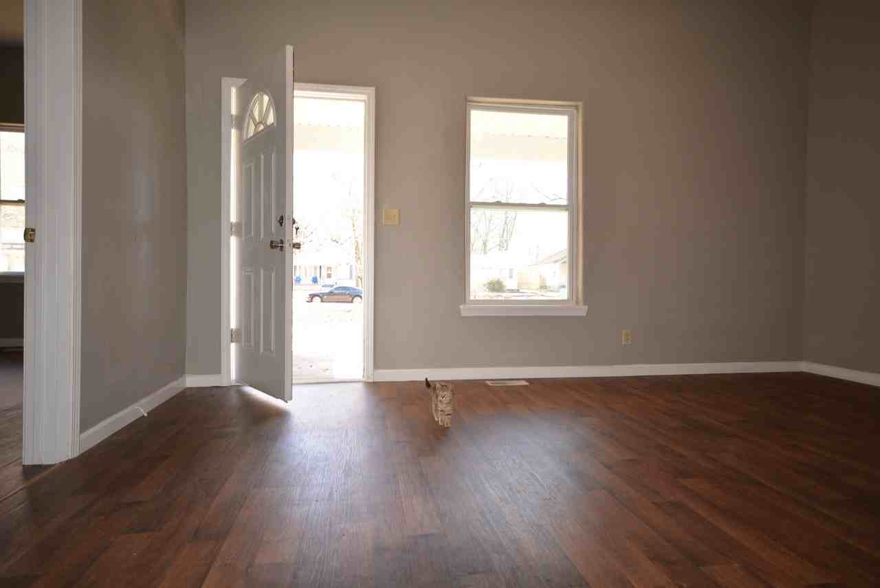 1211 N Rogers Ave - Photo 3 of 17
