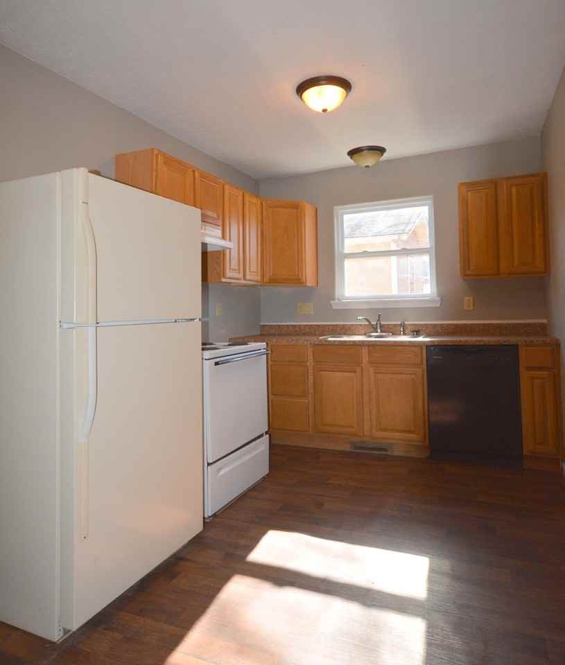 1211 N Rogers Ave - Photo 6 of 17