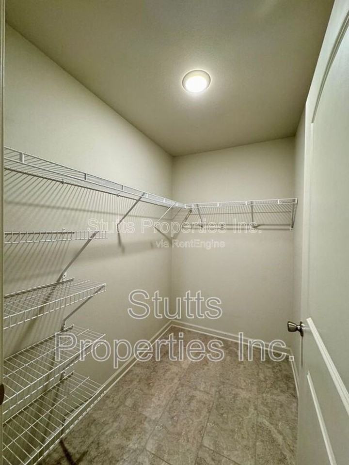 200 Spindle Ct #106 - Photo 3 of 12