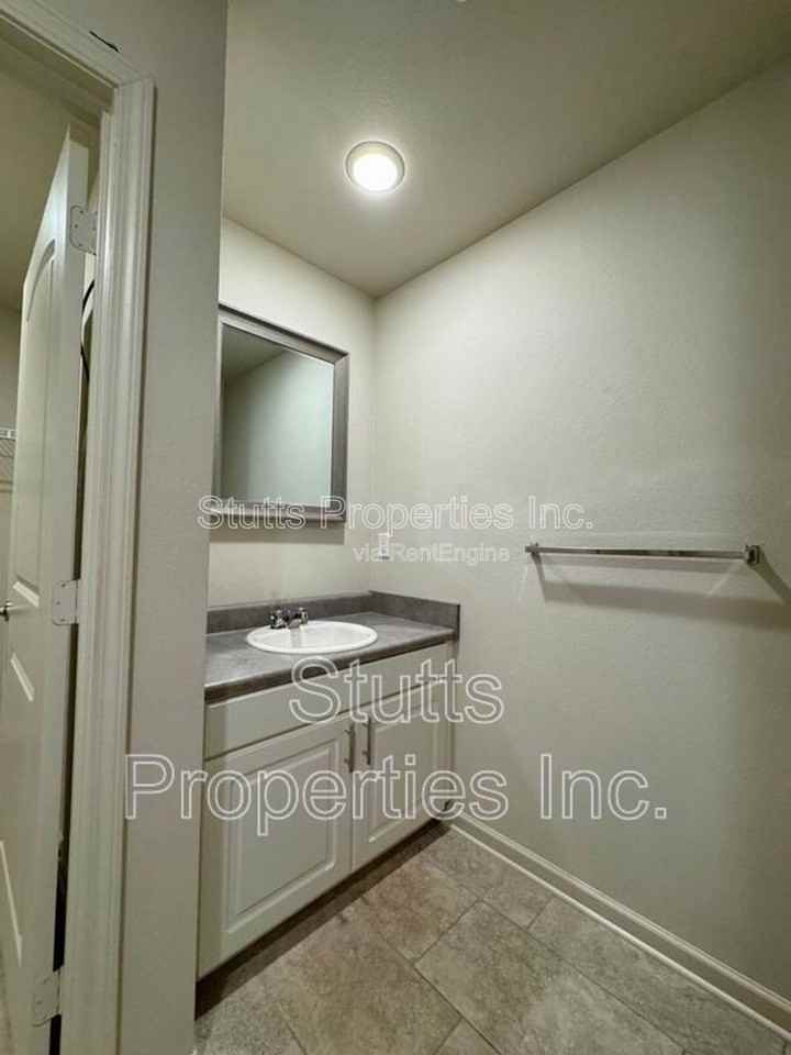200 Spindle Ct #106 - Photo 4 of 12
