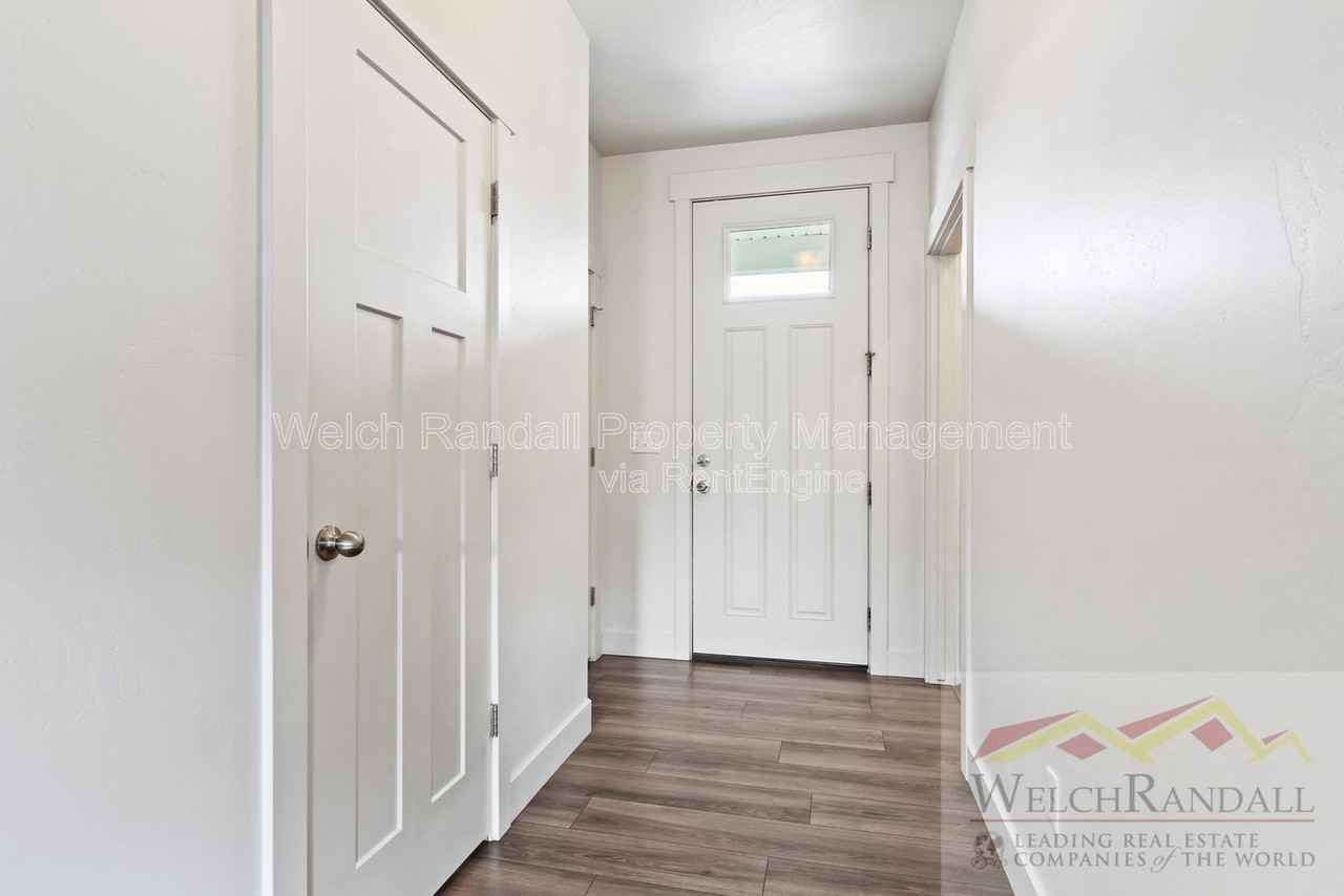 433 N 100 W - Photo 2 of 27