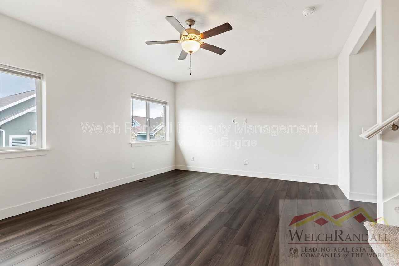 433 N 100 W - Photo 3 of 27