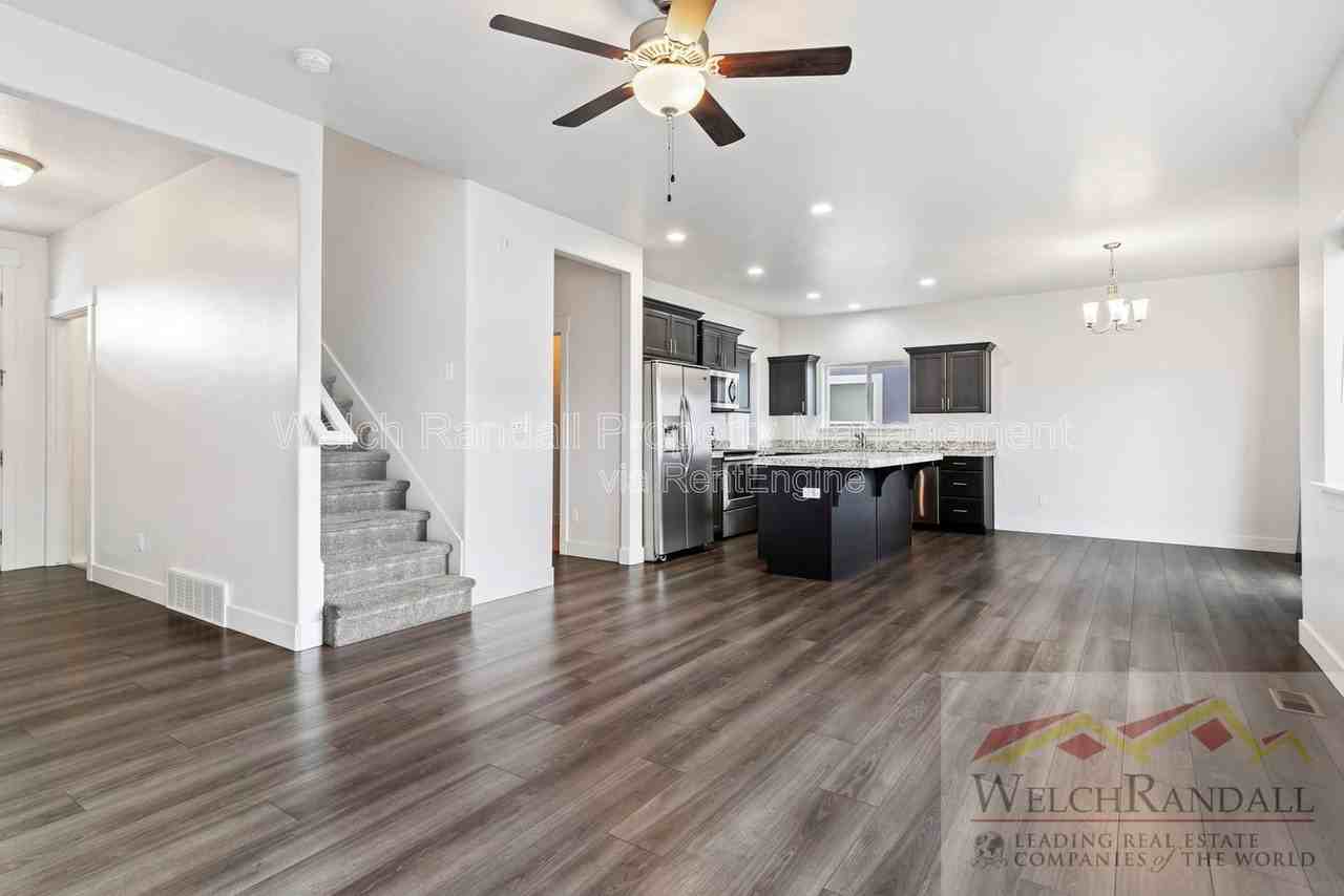 433 N 100 W - Photo 4 of 27
