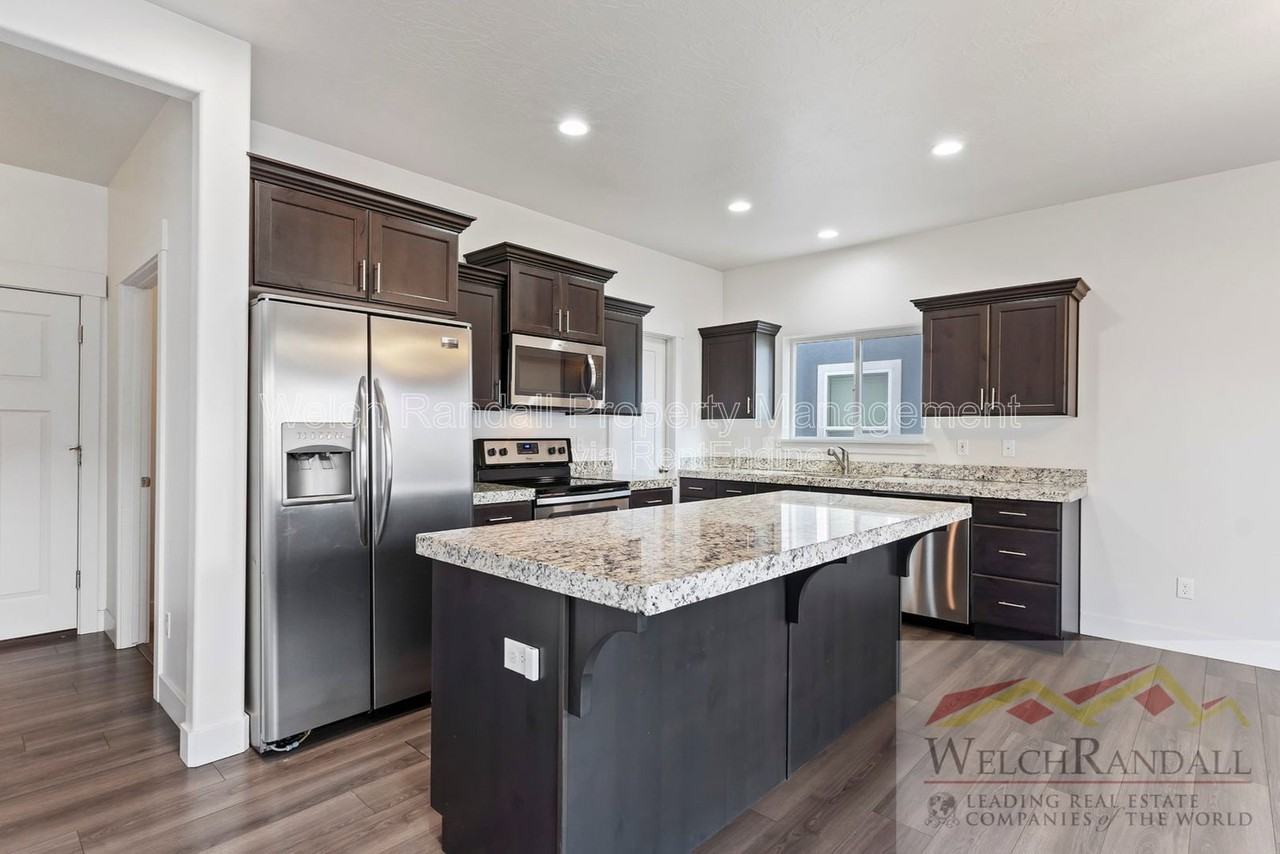 433 N 100 W - Photo 5 of 27