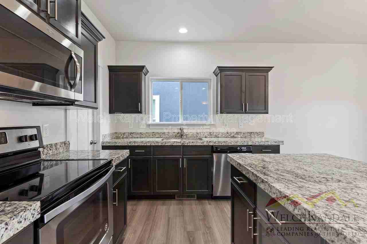 433 N 100 W - Photo 6 of 27
