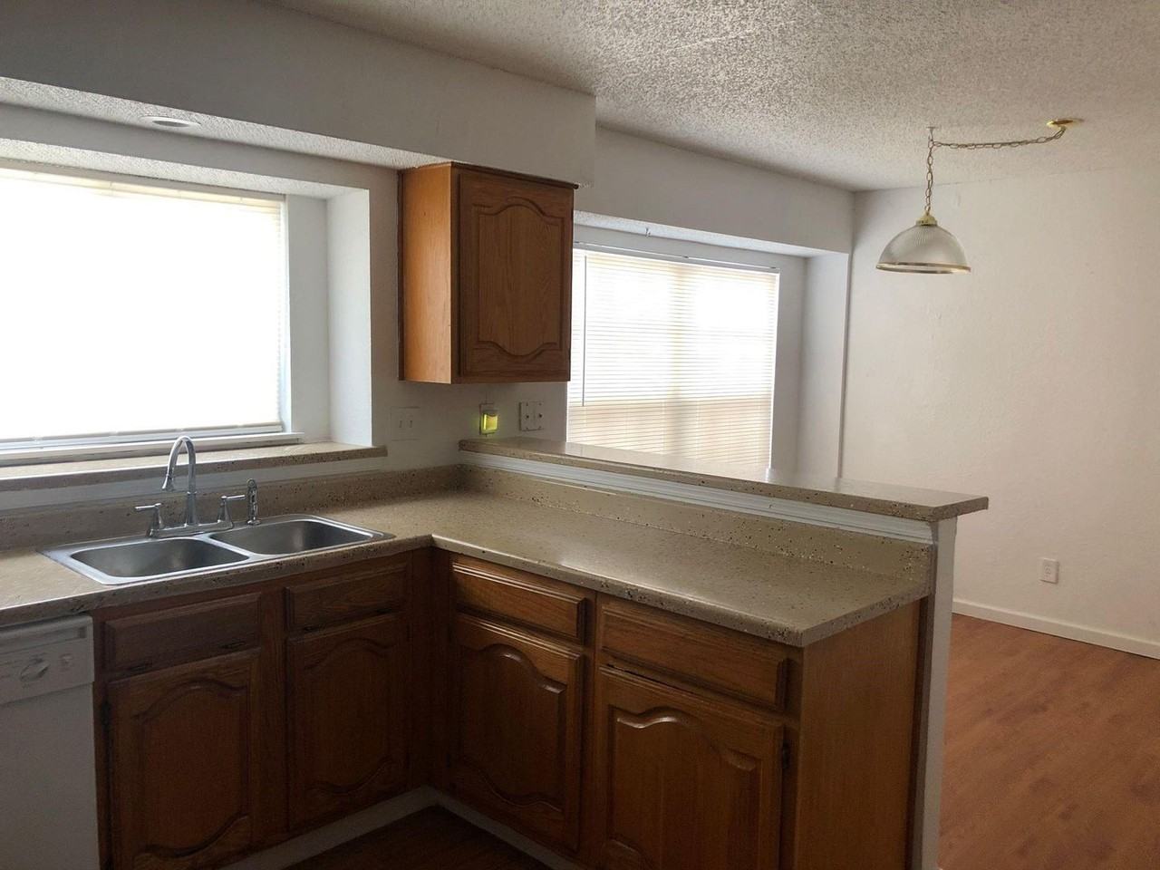 2021 Meadow Park Dr - Photo 2 of 11