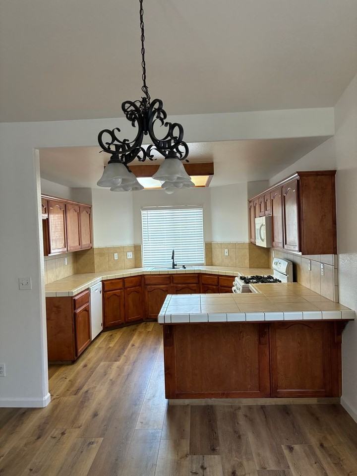 1607 Capitola Ct - Photo 7 of 18