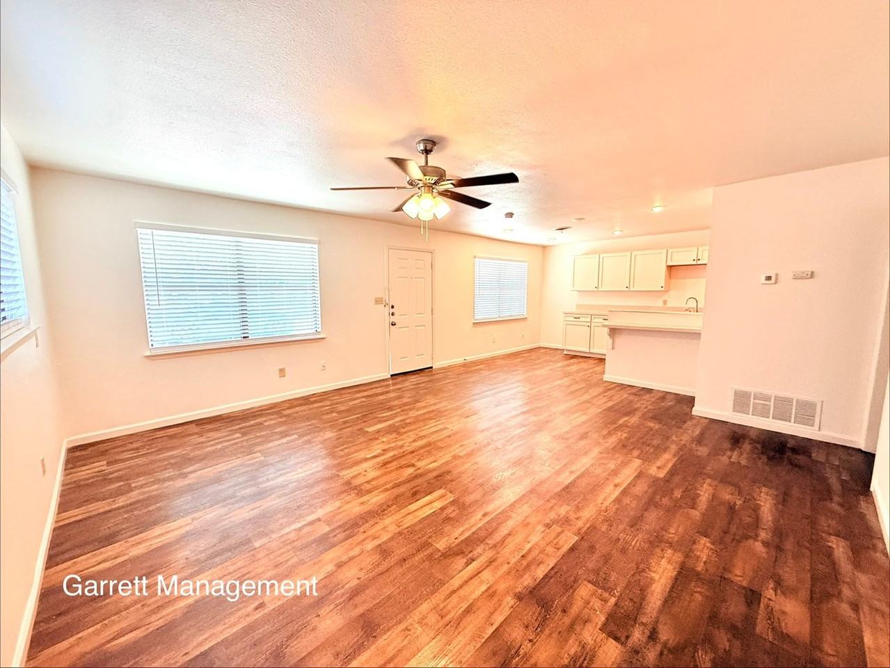 205 1/2 S Broad St - Photo 4 of 12