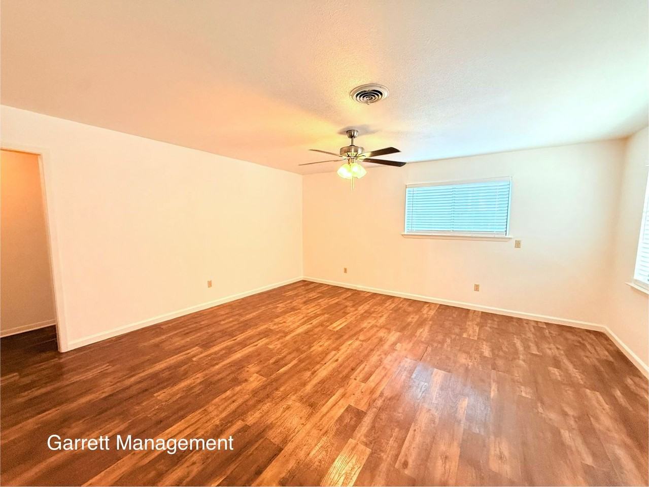 205 1/2 S Broad St - Photo 5 of 12
