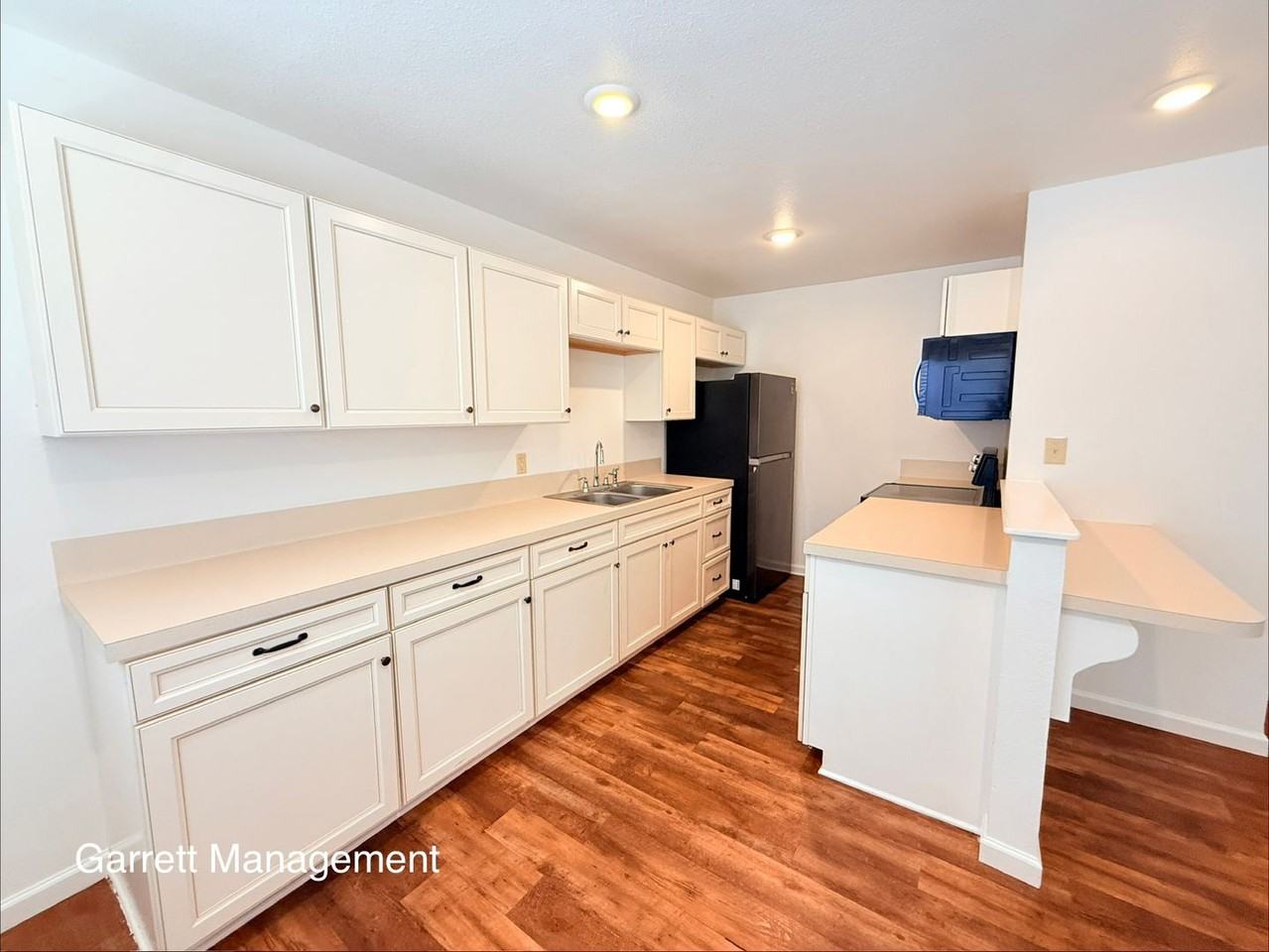 205 1/2 S Broad St - Photo 6 of 12